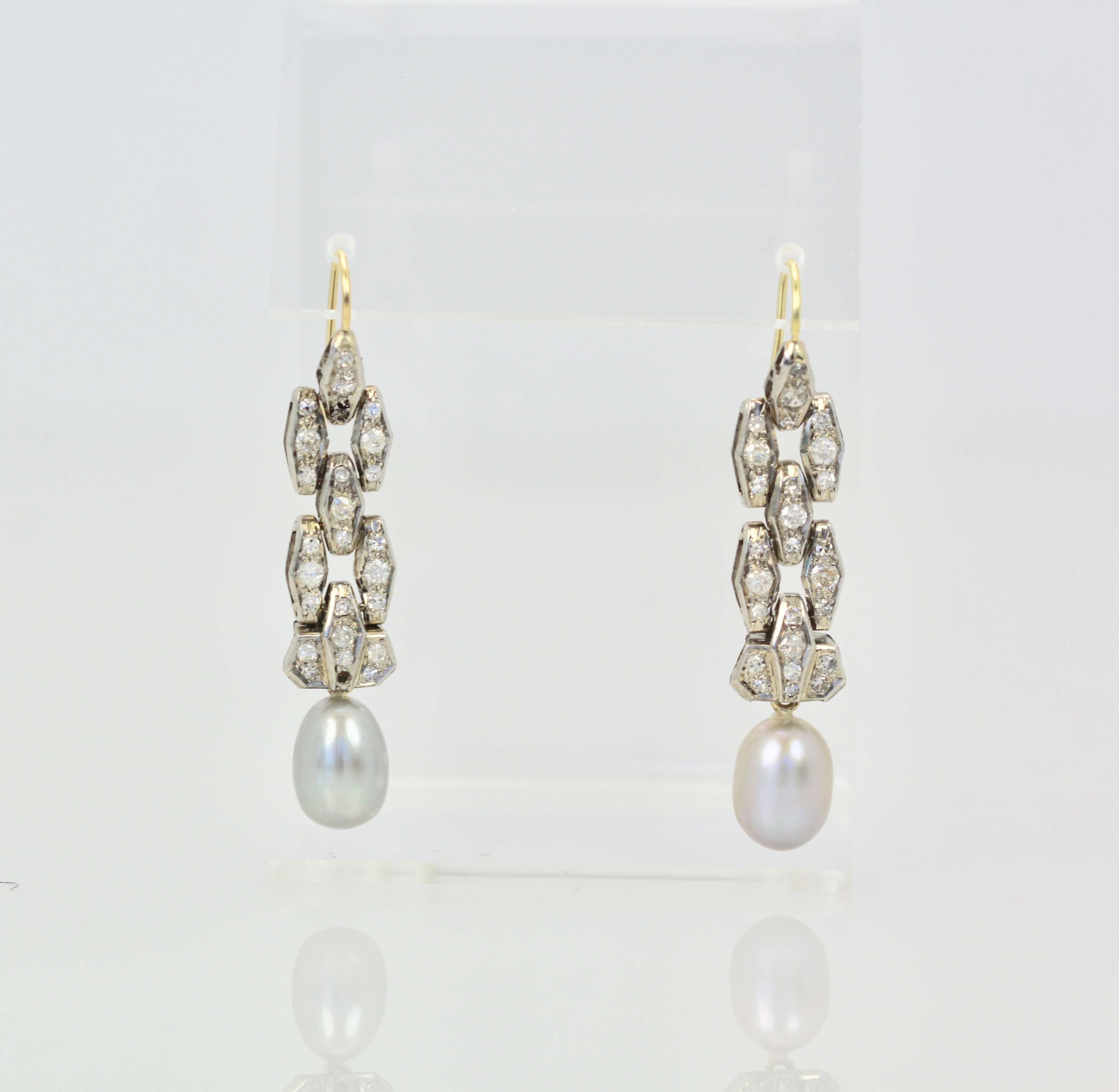 Deco Diamond Pearl Drop Earrings Platinum – detail