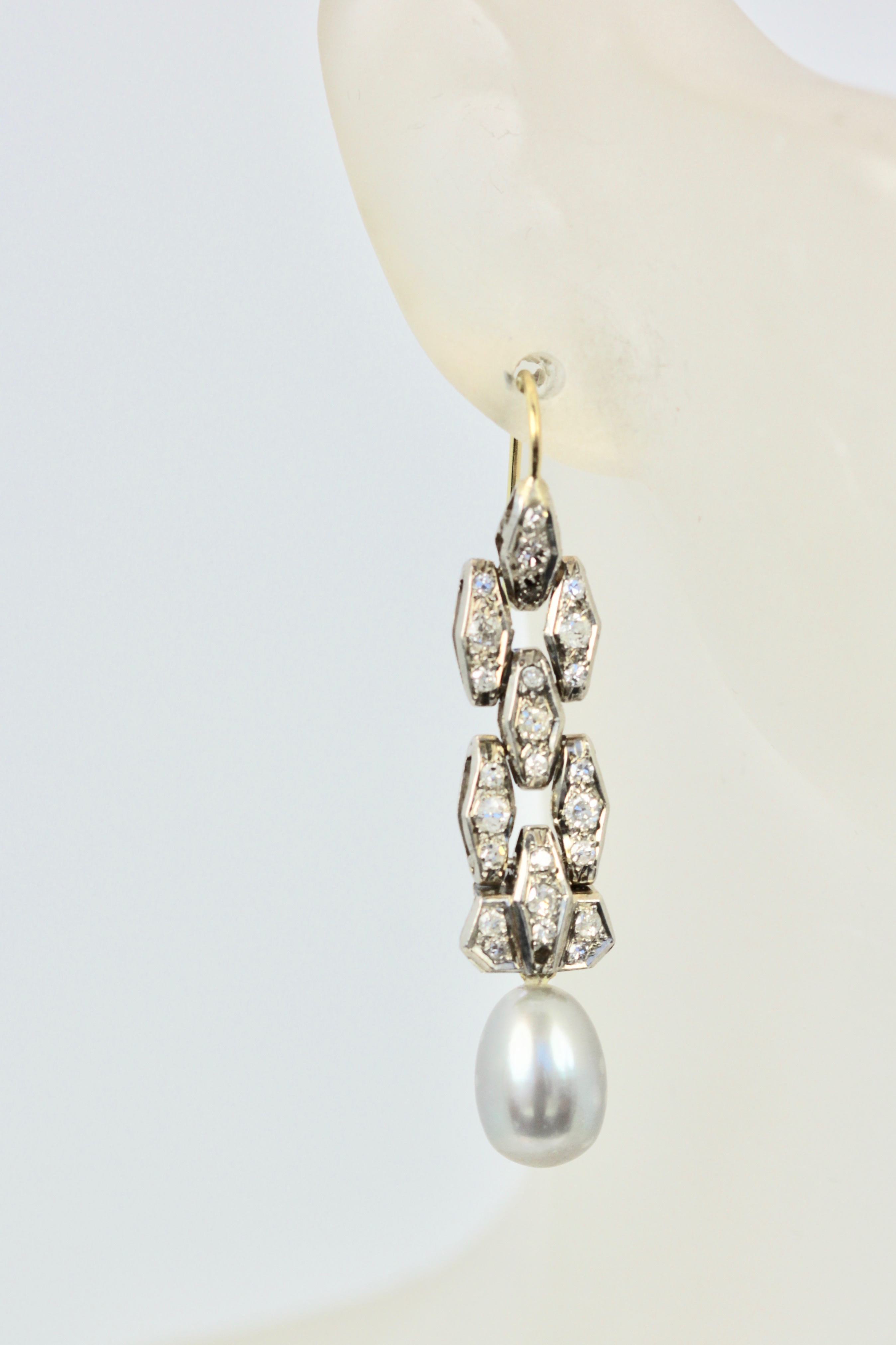 Deco Diamond Pearl Drop Earrings Platinum – model