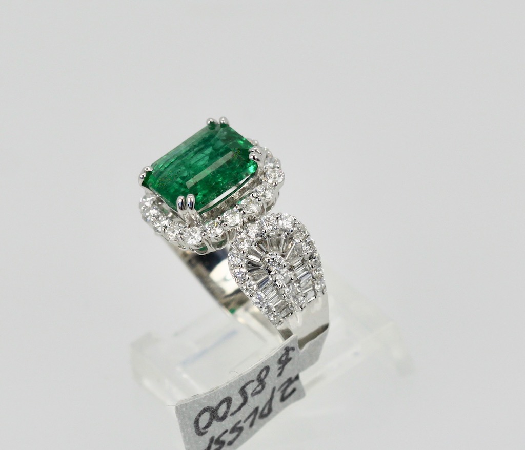 Emerald Diamond Ring 18K – detail