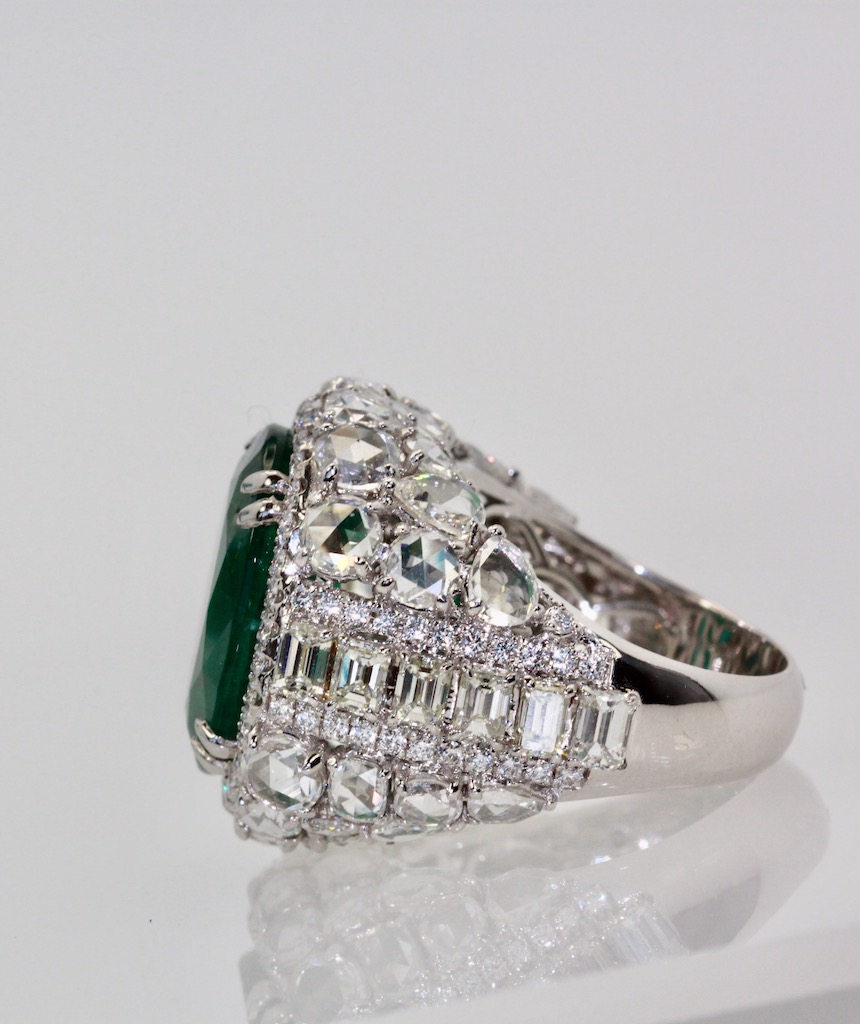 Oval Emerald 12.25 Carat Diamond Ring – diamond surround detail