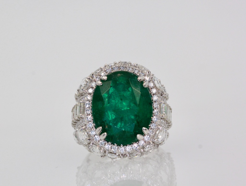 Oval Emerald 12.25 Carat Diamond Ring – detail