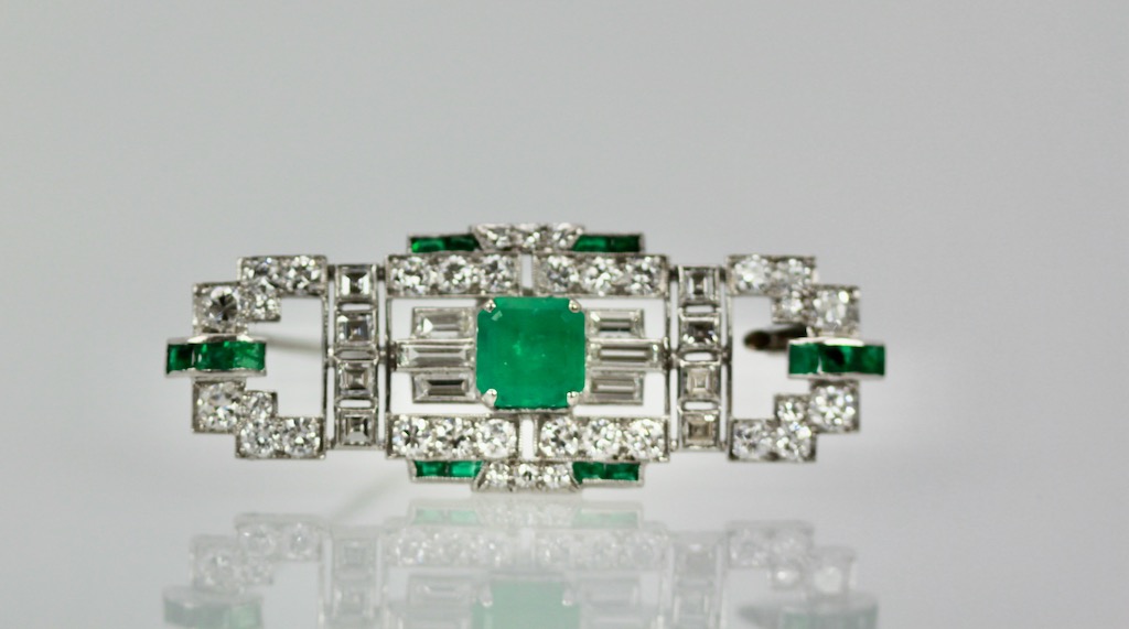 Deco Platinum Emerald Diamond Brooch – horizontal view
