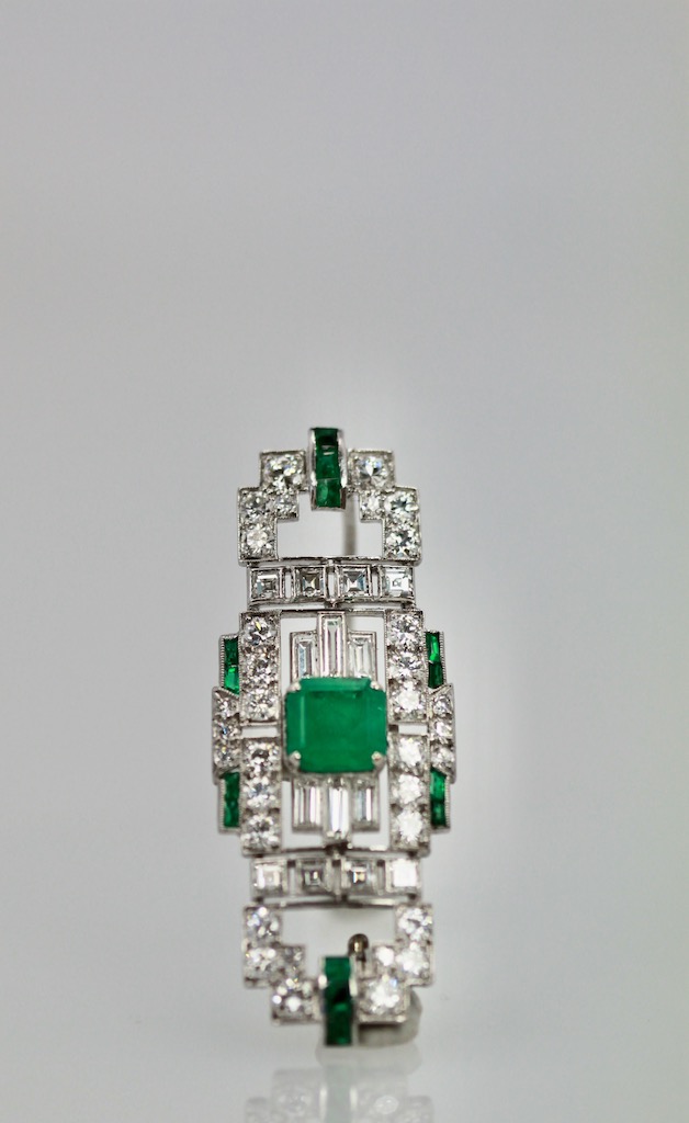 Deco Platinum Emerald Diamond Brooch – vertical view