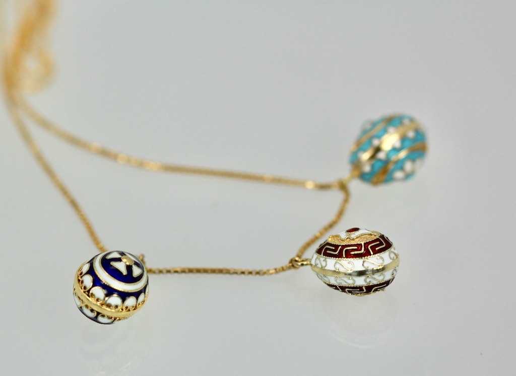 Russian Gold Enamel Egg Necklace – eggs detail