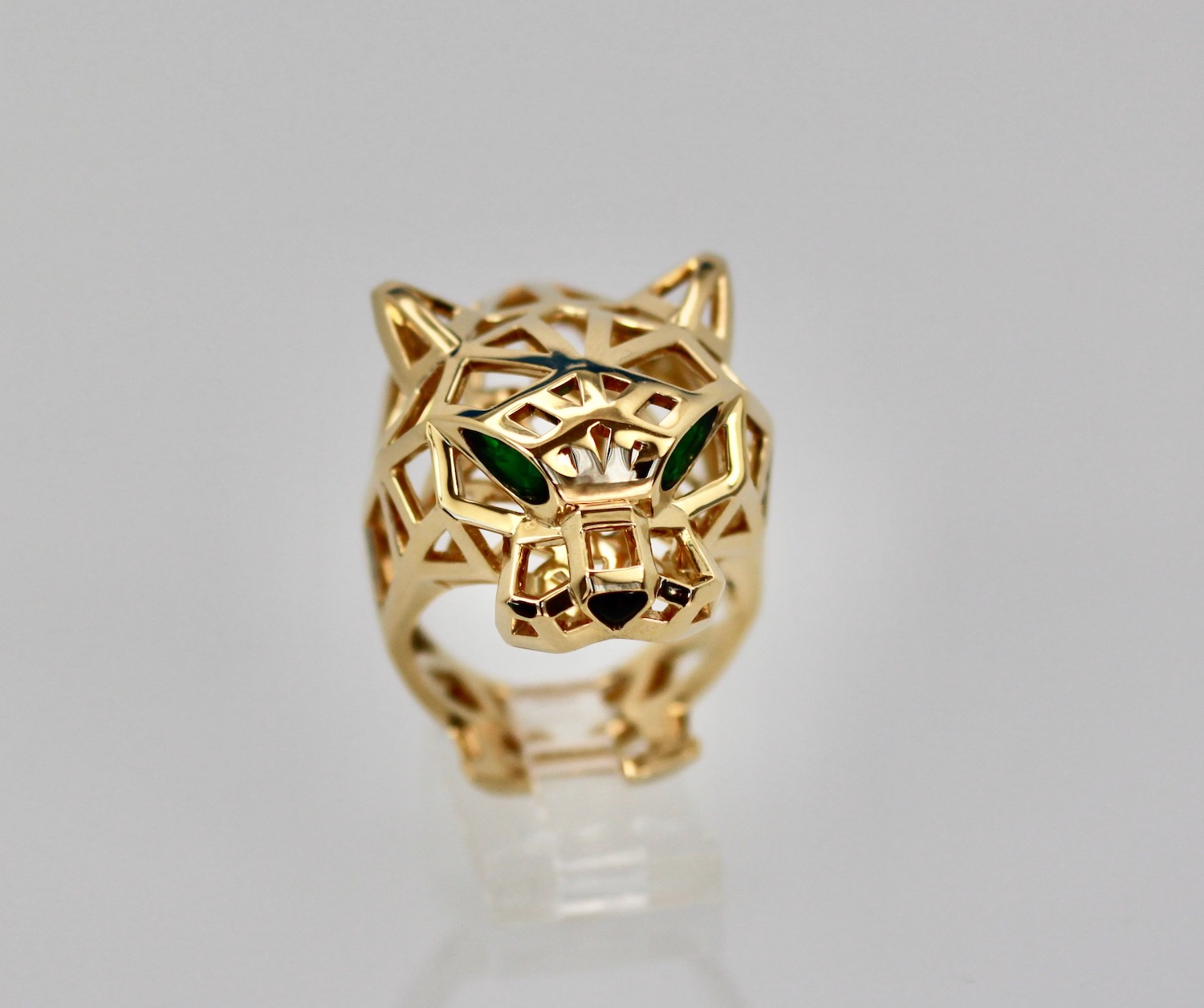 Cartier Gold Open Panthere Ring – detail