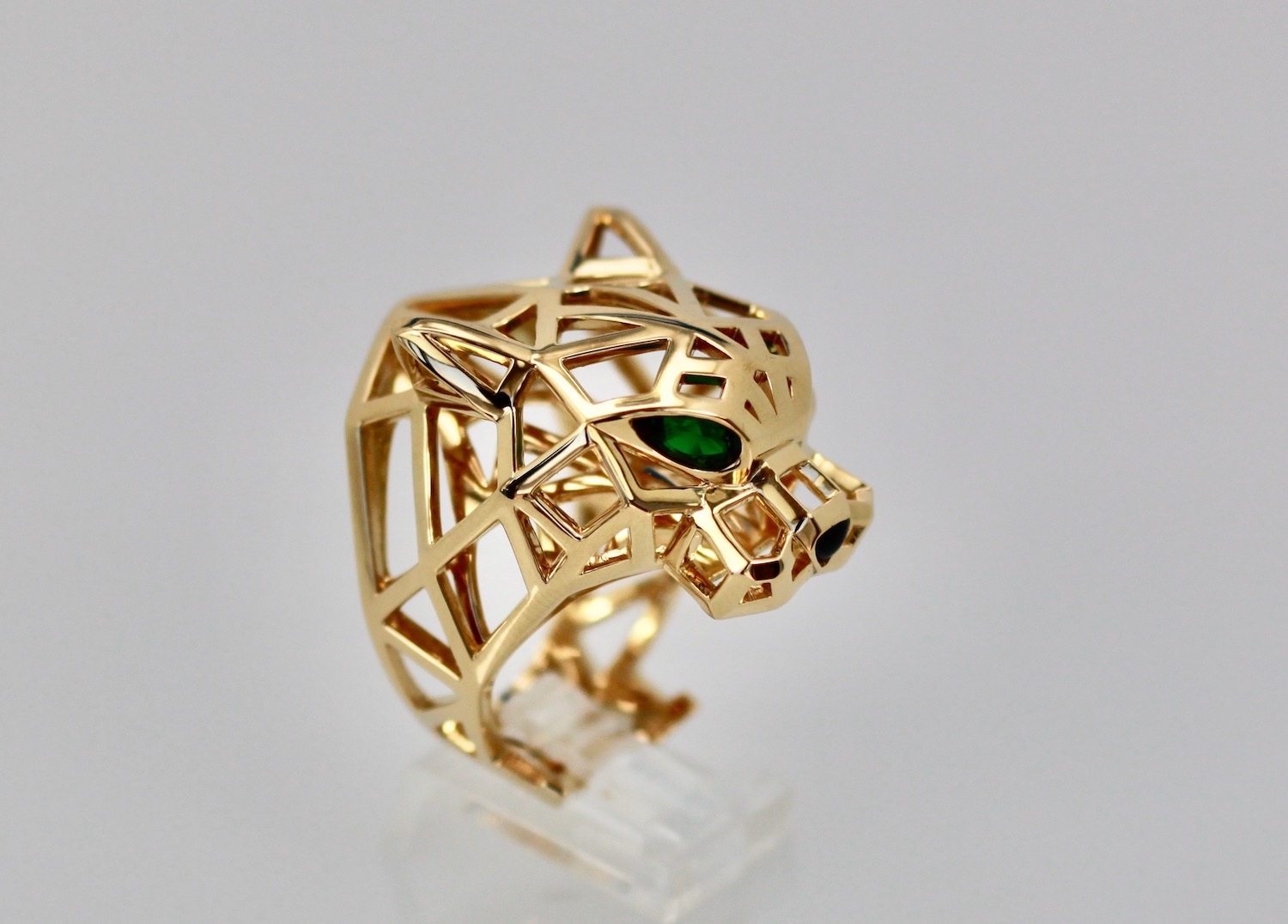 Cartier Gold Open Panthere Ring – angle 2
