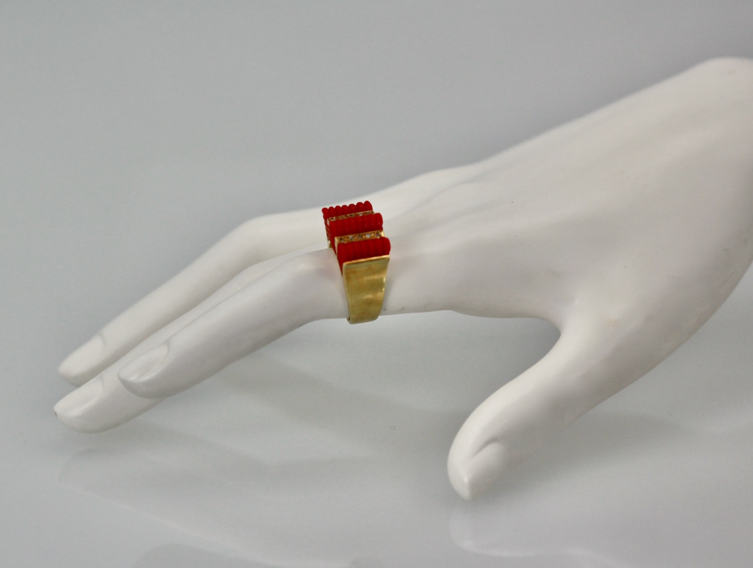 Fluted Coral Diamond Ring 14K Gold – on  model 2