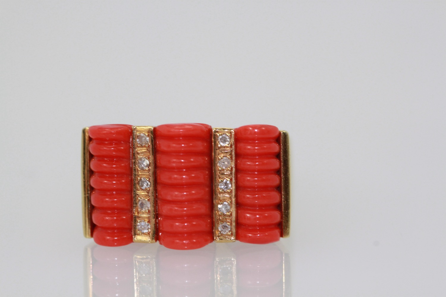 Fluted Coral Diamond Ring 14K Gold – close up