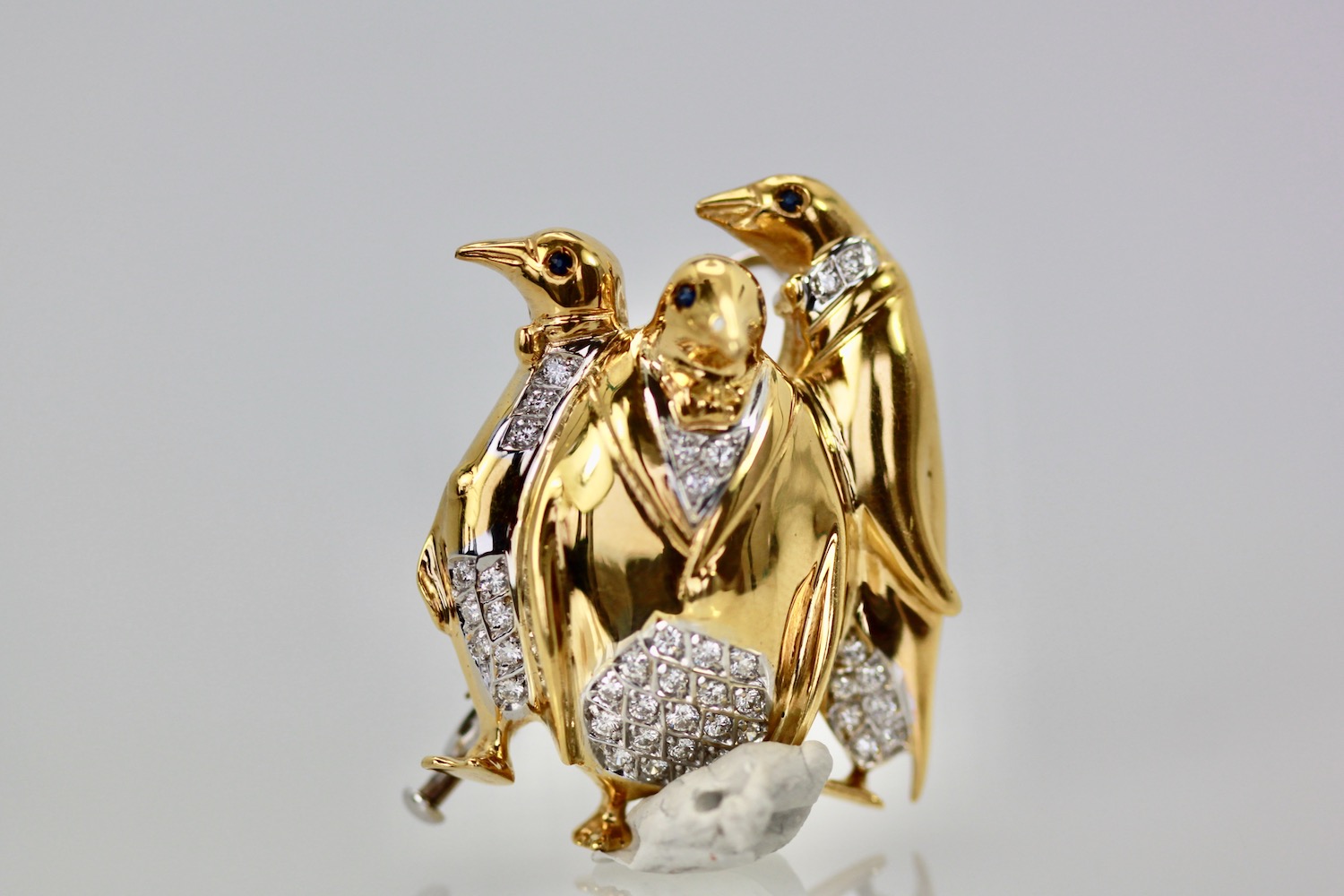 Italian Penguin Gold Brooch  – close up