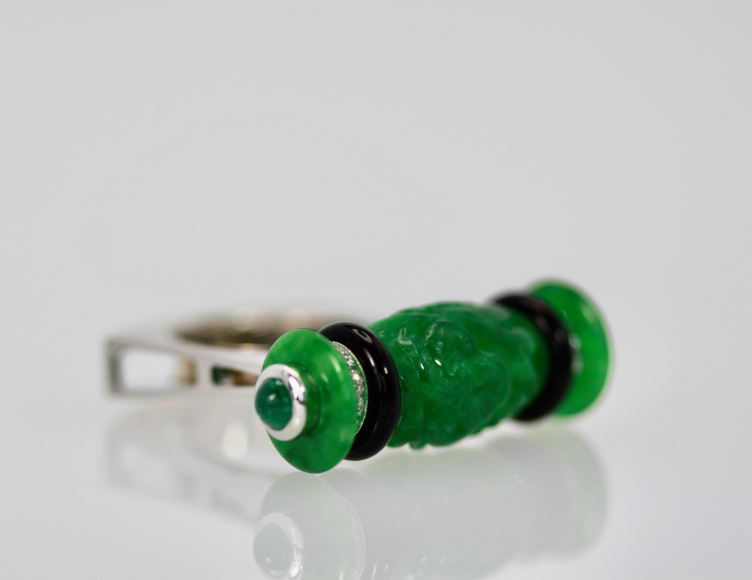 Carved Jade Onyx Cabochon Emerald Ring – on side 2