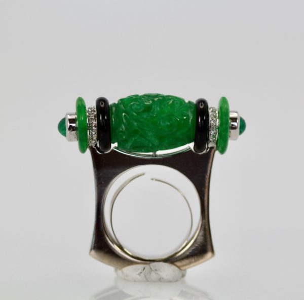 Carved Jade Onyx Cabochon Emerald Ring - close up