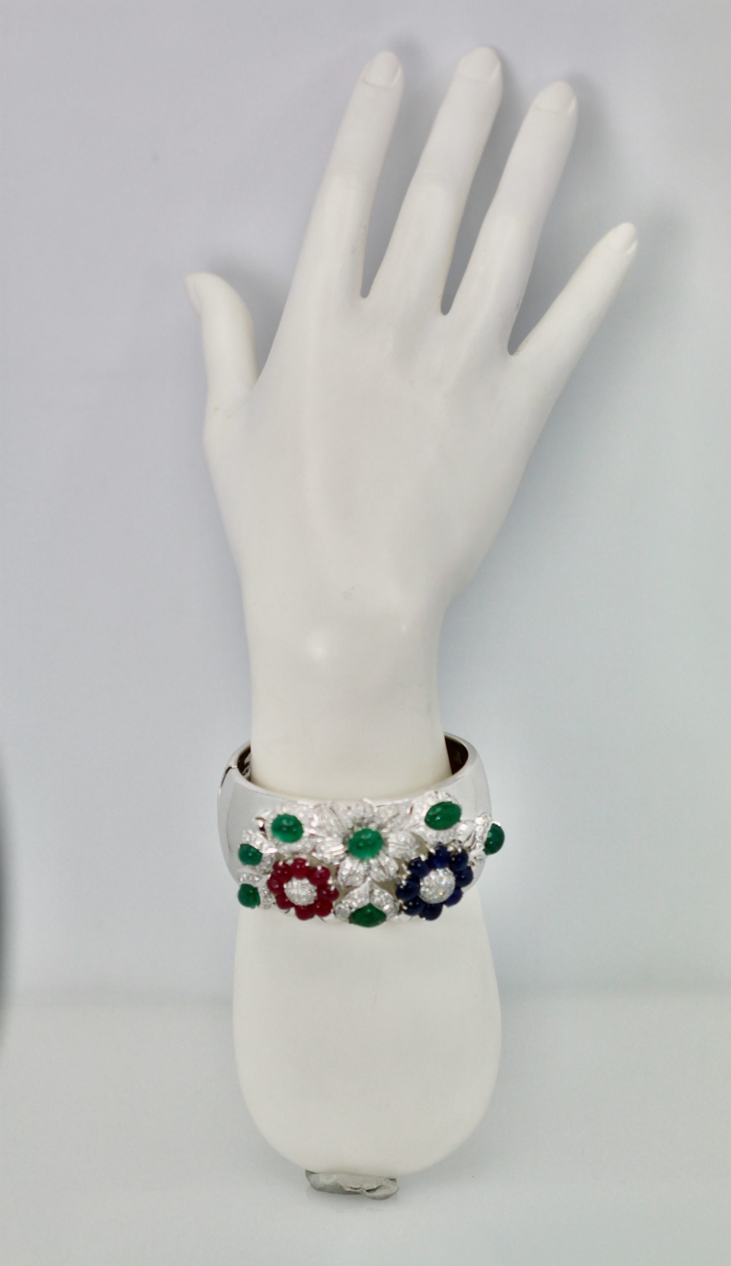Large Wide Cuff Bracelet – model