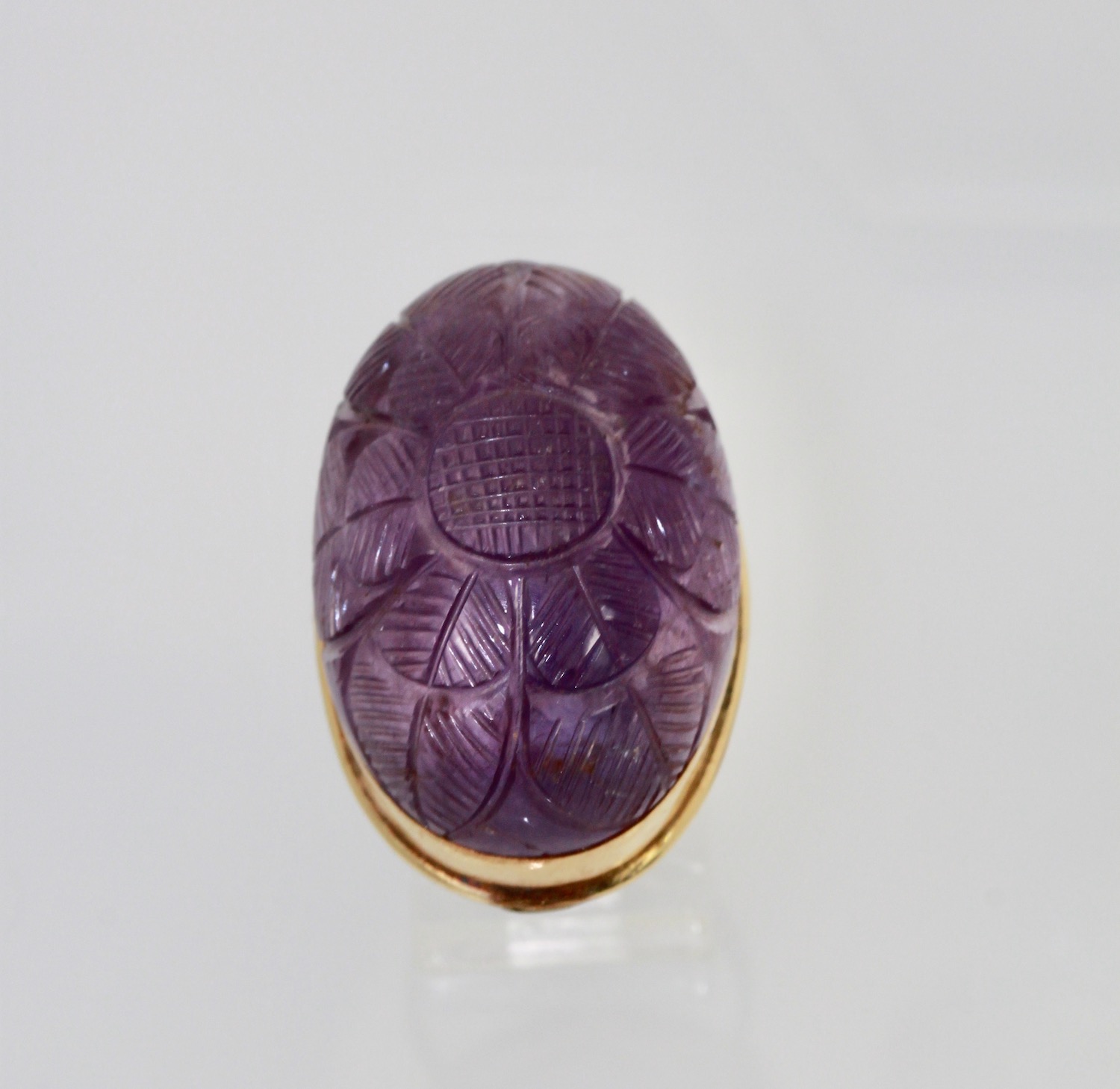 Huge Carved Amethyst Gold Ring – detail