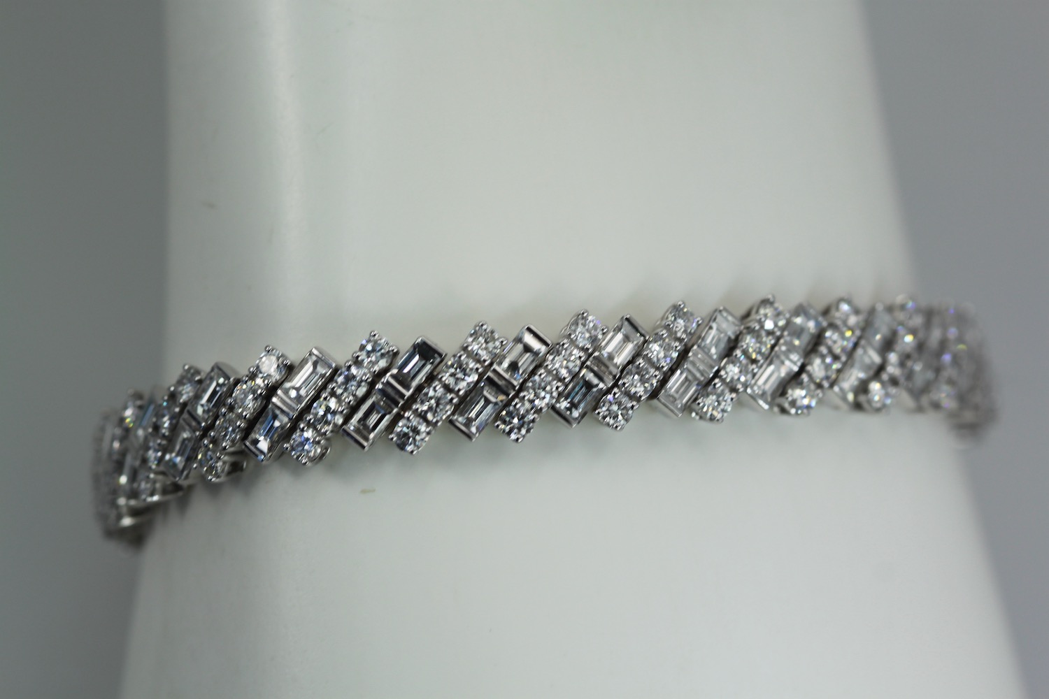 Reflection de Cartier Diamond High Jewelry Bracelet – close up