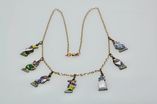 Snow White and the Seven Dwarfs Necklace 18K