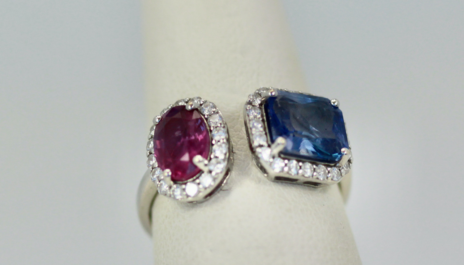 18K Blue and Pink Sapphire Diamond Ring 3.28 carats