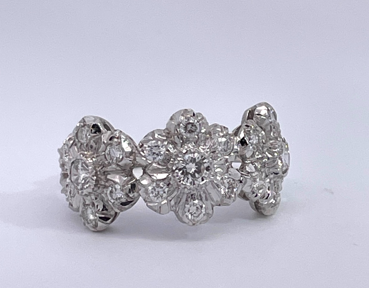 Buccellati 18K White gold Diamond 3 Blossom Ring