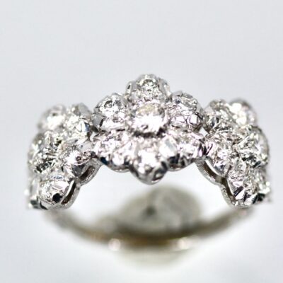 Buccellati 18K White gold Diamond 3 Blossom Ring